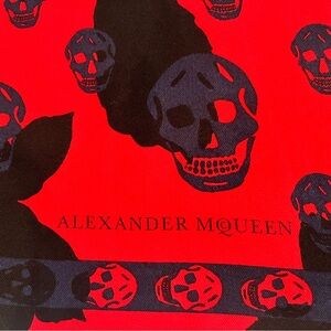 Alexander McQueen Black and Red Skull WOOL and SILK blend Scarf (Authentic) NWT